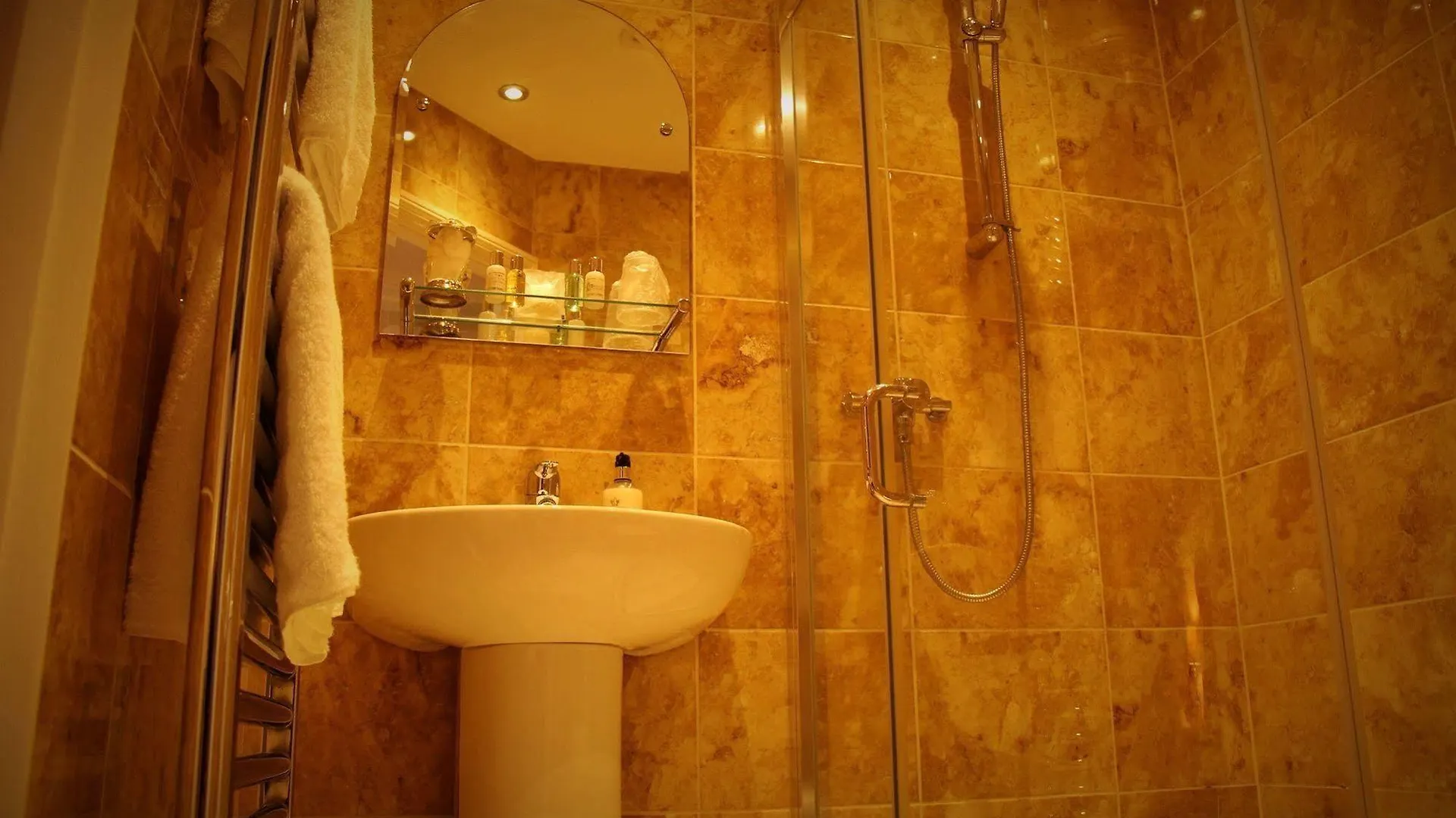 Autumn House Hotel Cambridge 4*,